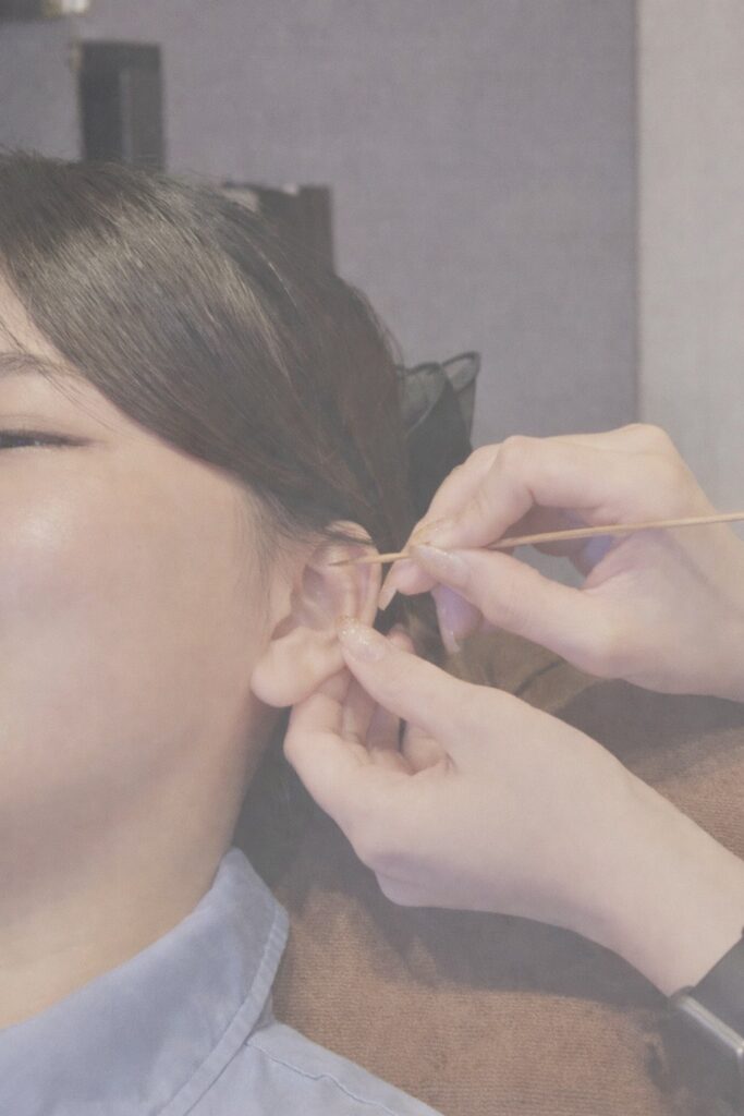耳かき施術の様子